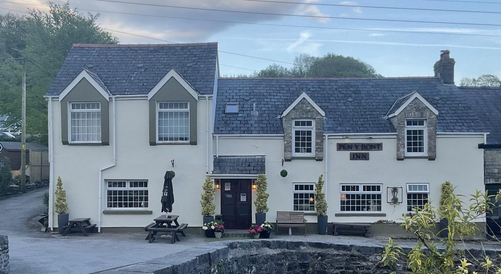 Pen-Y-Bont Inn Llanfynydd